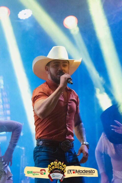 Júlio Nascimento encerra o Arraiá das Gerações com chave de ouro em Santo Antônio do Jacinto-MG 194