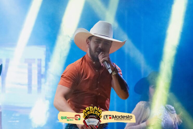 Júlio Nascimento encerra o Arraiá das Gerações com chave de ouro em Santo Antônio do Jacinto-MG 195