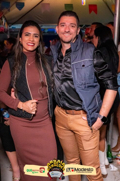 Júlio Nascimento encerra o Arraiá das Gerações com chave de ouro em Santo Antônio do Jacinto-MG 219