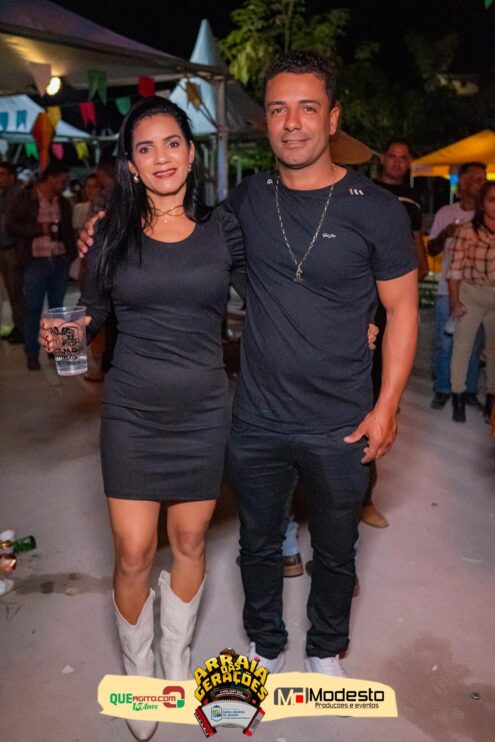 Júlio Nascimento encerra o Arraiá das Gerações com chave de ouro em Santo Antônio do Jacinto-MG 228