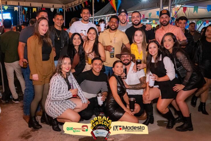 Júlio Nascimento encerra o Arraiá das Gerações com chave de ouro em Santo Antônio do Jacinto-MG 231