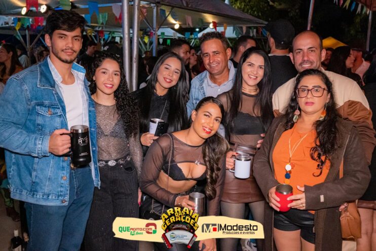 Júlio Nascimento encerra o Arraiá das Gerações com chave de ouro em Santo Antônio do Jacinto-MG 234