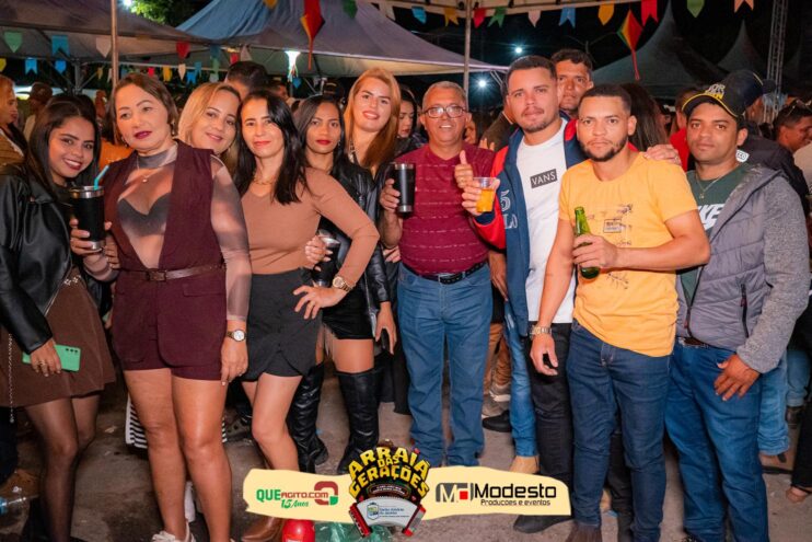 Júlio Nascimento encerra o Arraiá das Gerações com chave de ouro em Santo Antônio do Jacinto-MG 238