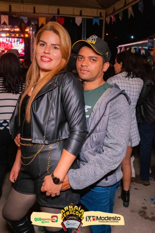 Júlio Nascimento encerra o Arraiá das Gerações com chave de ouro em Santo Antônio do Jacinto-MG 242