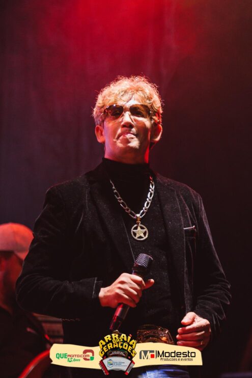 Júlio Nascimento encerra o Arraiá das Gerações com chave de ouro em Santo Antônio do Jacinto-MG 267