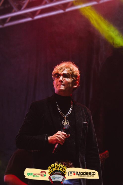 Júlio Nascimento encerra o Arraiá das Gerações com chave de ouro em Santo Antônio do Jacinto-MG 272