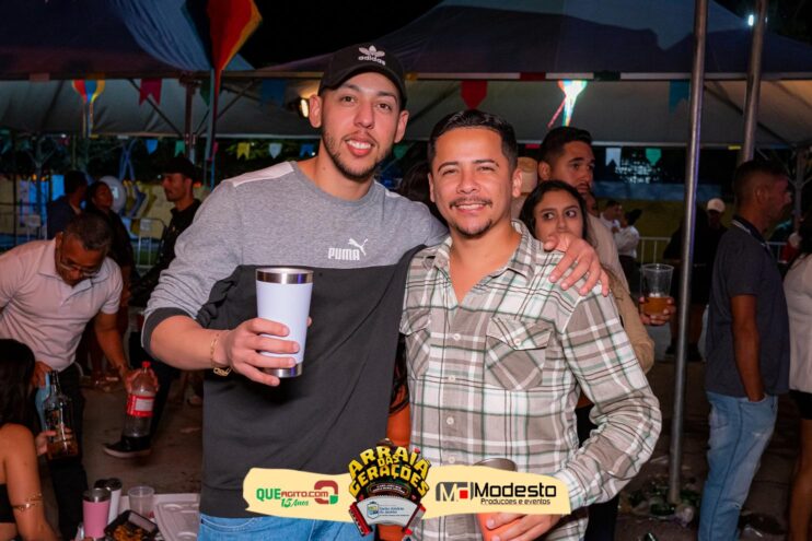 Júlio Nascimento encerra o Arraiá das Gerações com chave de ouro em Santo Antônio do Jacinto-MG 280