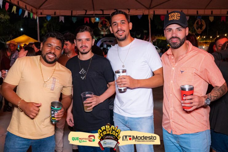 Júlio Nascimento encerra o Arraiá das Gerações com chave de ouro em Santo Antônio do Jacinto-MG 285