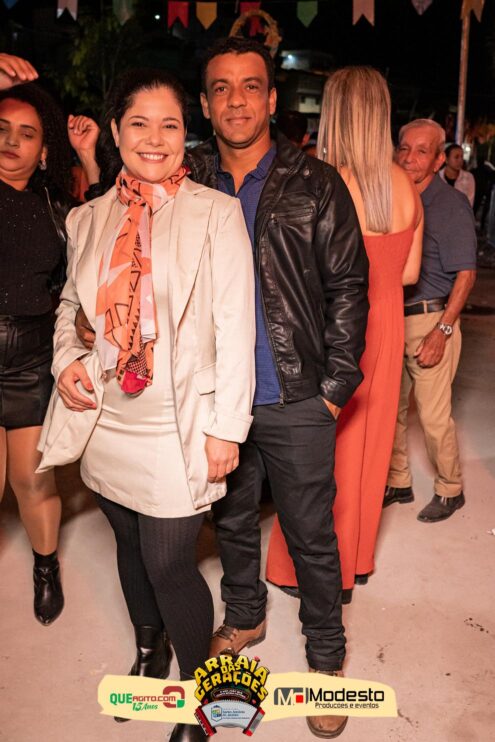 Júlio Nascimento encerra o Arraiá das Gerações com chave de ouro em Santo Antônio do Jacinto-MG 292