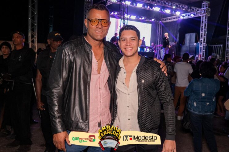 Júlio Nascimento encerra o Arraiá das Gerações com chave de ouro em Santo Antônio do Jacinto-MG 298