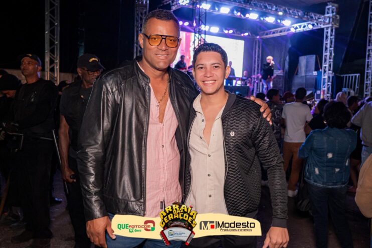 Júlio Nascimento encerra o Arraiá das Gerações com chave de ouro em Santo Antônio do Jacinto-MG 299