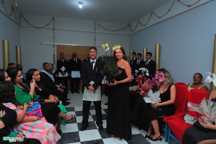Loja Maçônica O Esquadro celebra iniciação de novos irmãos em noite inesquecível 30
