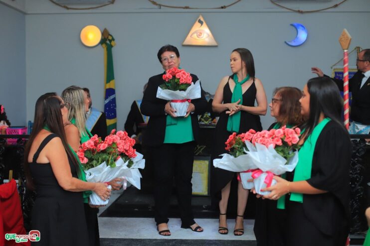 Loja Maçônica O Esquadro celebra iniciação de novos irmãos em noite inesquecível 44