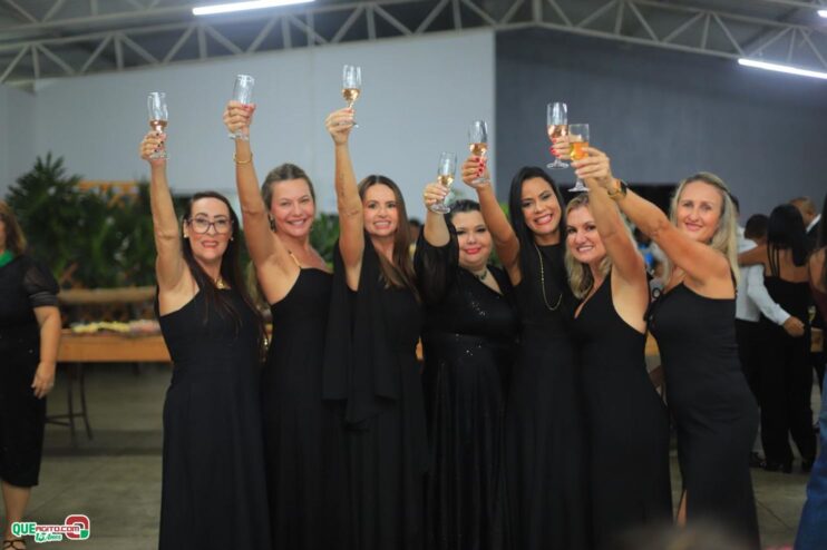 Loja Maçônica O Esquadro celebra iniciação de novos irmãos em noite inesquecível 55