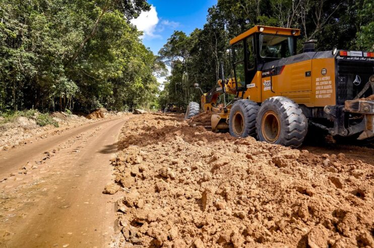 Serviços de recuperação da estrada de Caraíva seguem a todo vapor 19