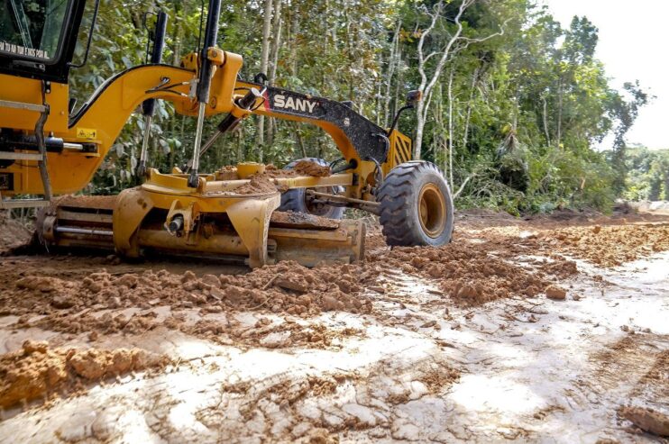 Serviços de recuperação da estrada de Caraíva seguem a todo vapor 16