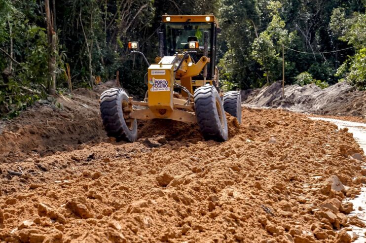 Serviços de recuperação da estrada de Caraíva seguem a todo vapor 20