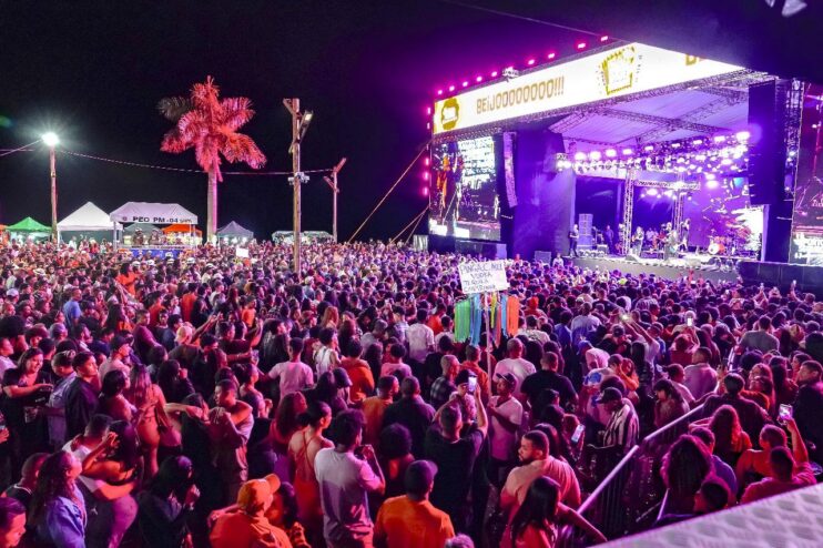 Amado Batista leva romantismo e emoção ao circuito oficial do São João 2025 na Passarela da Cultura 29