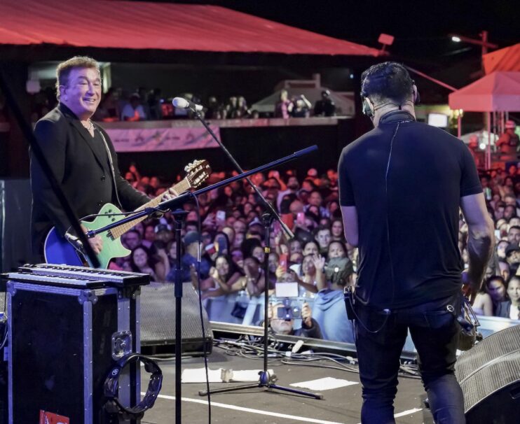 Amado Batista leva romantismo e emoção ao circuito oficial do São João 2025 na Passarela da Cultura 28