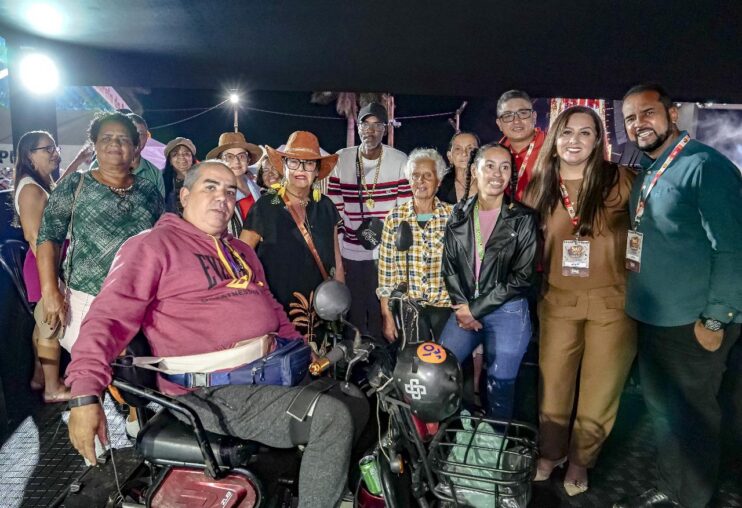 Amado Batista leva romantismo e emoção ao circuito oficial do São João 2025 na Passarela da Cultura 16