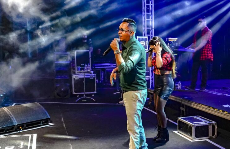 Amado Batista leva romantismo e emoção ao circuito oficial do São João 2025 na Passarela da Cultura 15