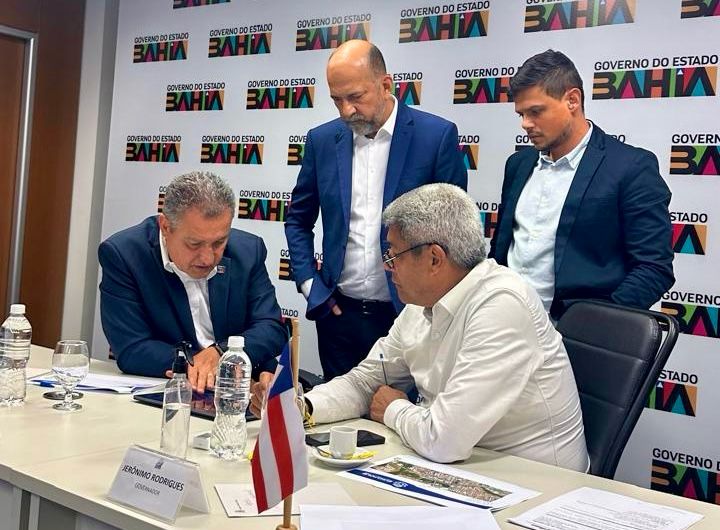 Prefeito Robério Oliveira assina contrato para início das obras de esgotamento sanitário em Eunápolis 5