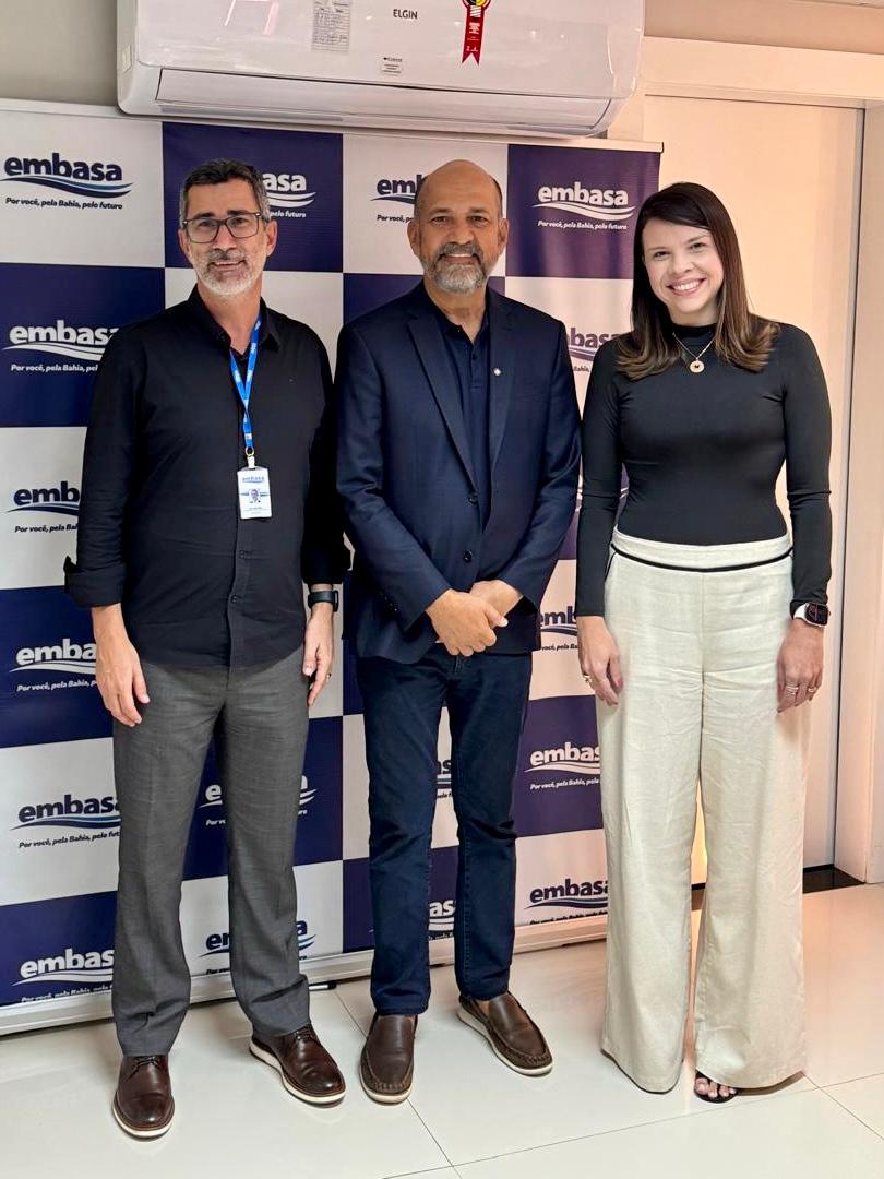 Prefeito Robério Oliveira assina contrato para início das obras de esgotamento sanitário em Eunápolis 4