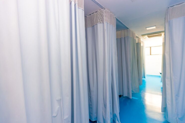 Prefeito Robério Oliveira vistoria obras de reforma do Hospital Regional de Eunápolis 28