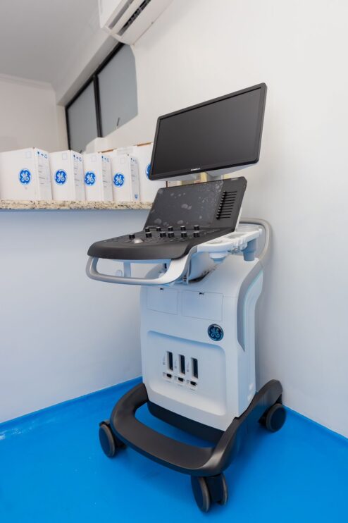 Prefeito Robério Oliveira vistoria obras de reforma do Hospital Regional de Eunápolis 21