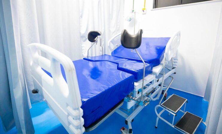 Prefeito Robério Oliveira vistoria obras de reforma do Hospital Regional de Eunápolis 27