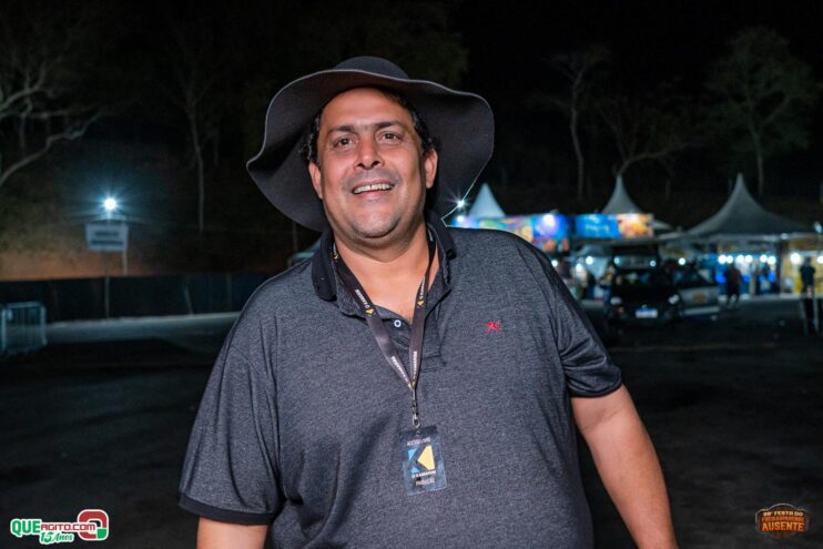 Michel Teló leva público ao delírio na terceira noite da 28ª Festa do Freigasparense Ausente 19
