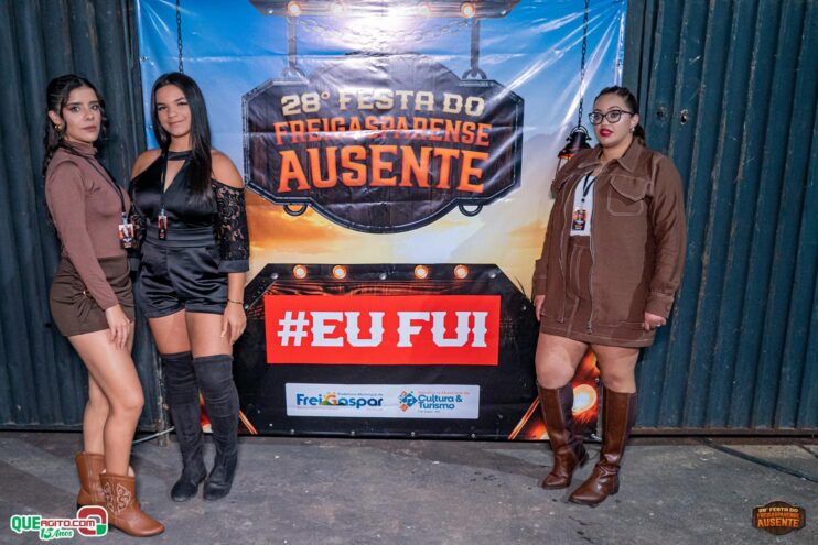 Michel Teló leva público ao delírio na terceira noite da 28ª Festa do Freigasparense Ausente 23