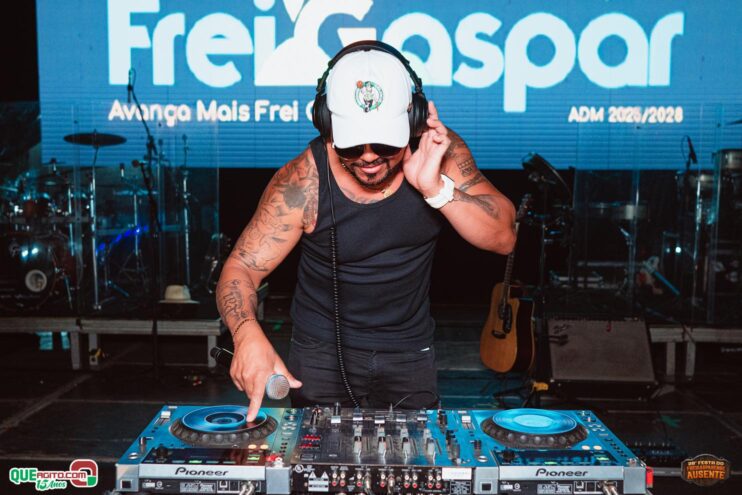 Michel Teló leva público ao delírio na terceira noite da 28ª Festa do Freigasparense Ausente 64