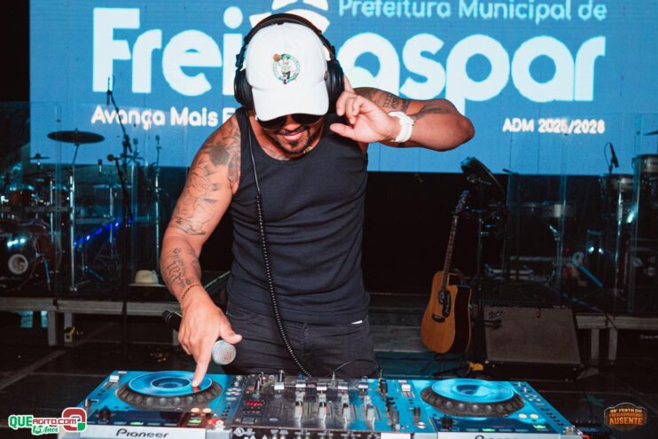 Michel Teló leva público ao delírio na terceira noite da 28ª Festa do Freigasparense Ausente 65