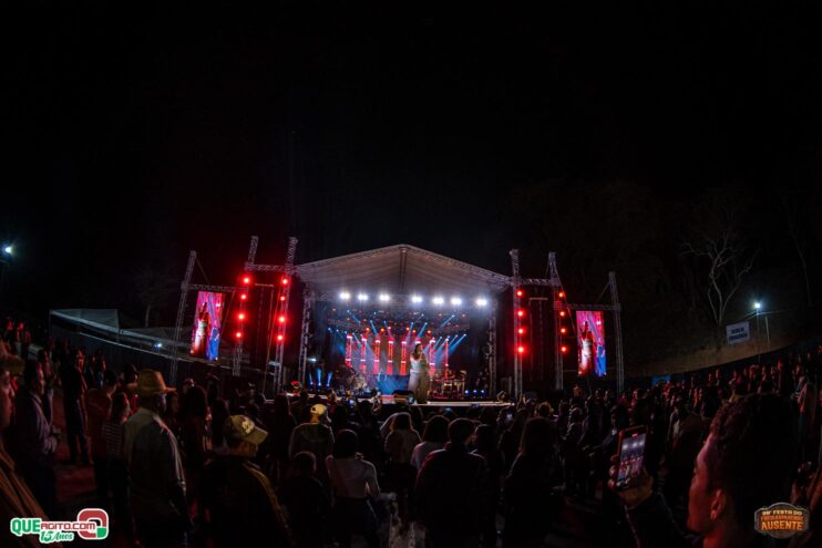 Michel Teló leva público ao delírio na terceira noite da 28ª Festa do Freigasparense Ausente 123