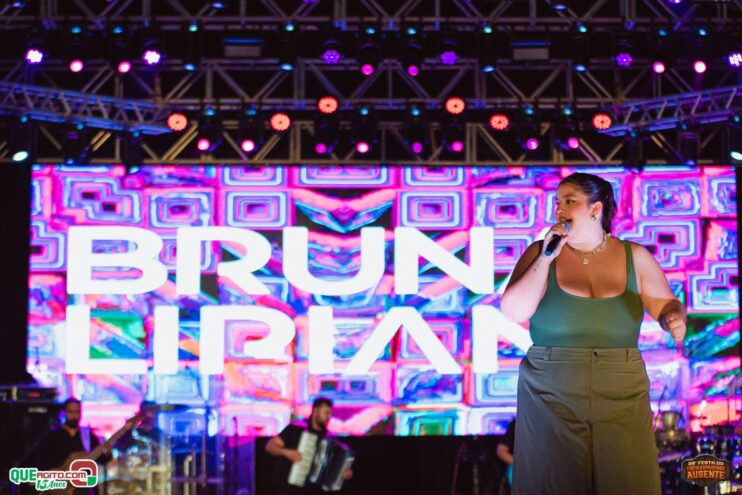 Michel Teló leva público ao delírio na terceira noite da 28ª Festa do Freigasparense Ausente 136