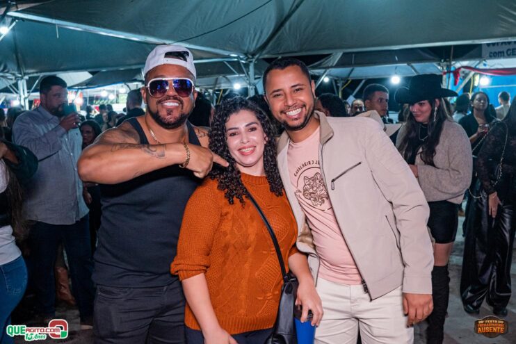 Michel Teló leva público ao delírio na terceira noite da 28ª Festa do Freigasparense Ausente 212