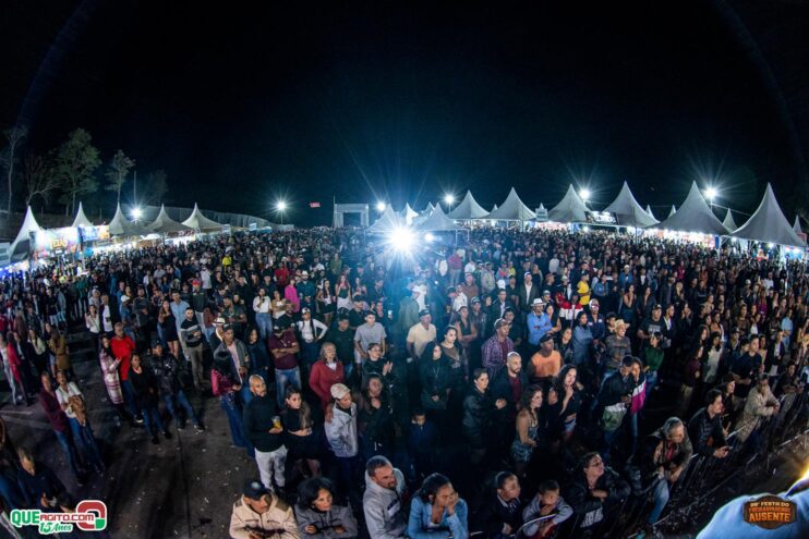 Michel Teló leva público ao delírio na terceira noite da 28ª Festa do Freigasparense Ausente 269