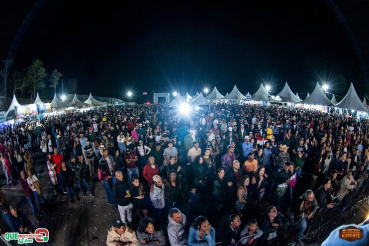 Michel Teló leva público ao delírio na terceira noite da 28ª Festa do Freigasparense Ausente 270
