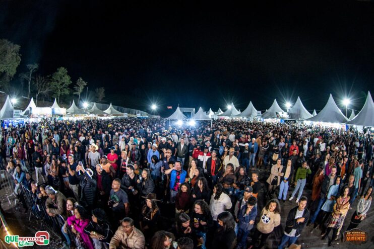 Michel Teló leva público ao delírio na terceira noite da 28ª Festa do Freigasparense Ausente 280