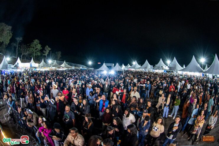 Michel Teló leva público ao delírio na terceira noite da 28ª Festa do Freigasparense Ausente 281