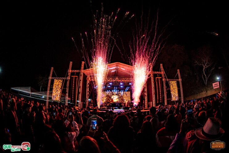 Michel Teló leva público ao delírio na terceira noite da 28ª Festa do Freigasparense Ausente 298