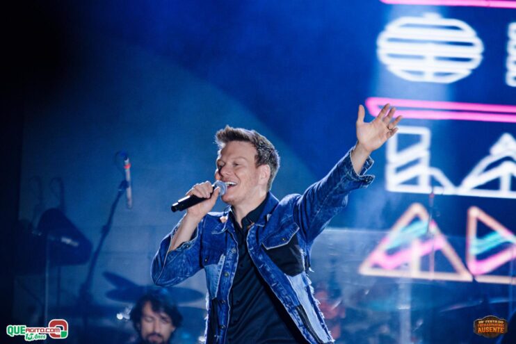 Michel Teló leva público ao delírio na terceira noite da 28ª Festa do Freigasparense Ausente 307