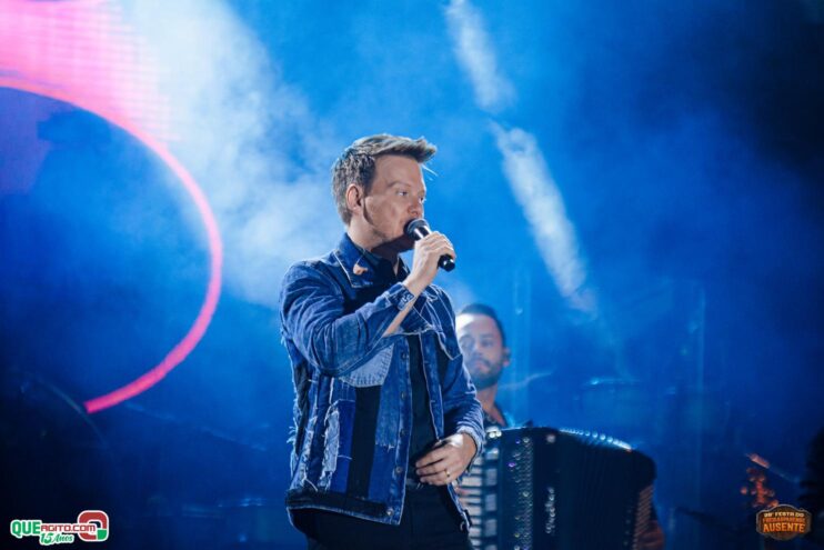 Michel Teló leva público ao delírio na terceira noite da 28ª Festa do Freigasparense Ausente 310
