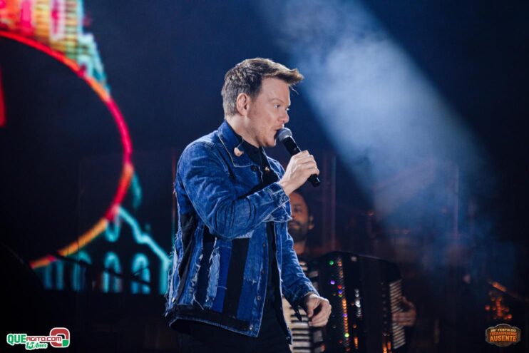 Michel Teló leva público ao delírio na terceira noite da 28ª Festa do Freigasparense Ausente 311