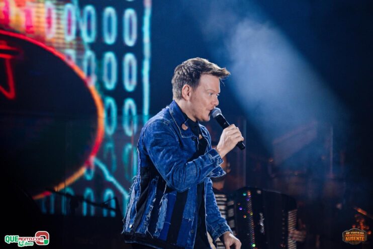 Michel Teló leva público ao delírio na terceira noite da 28ª Festa do Freigasparense Ausente 312