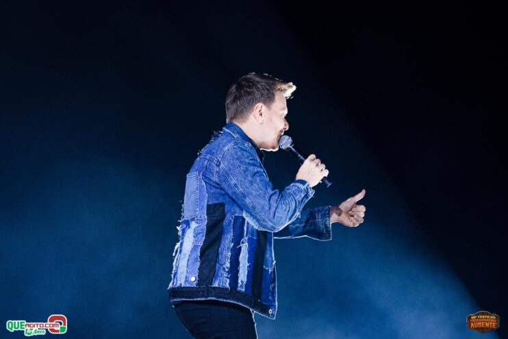 Michel Teló leva público ao delírio na terceira noite da 28ª Festa do Freigasparense Ausente 320