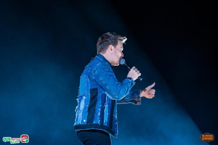 Michel Teló leva público ao delírio na terceira noite da 28ª Festa do Freigasparense Ausente 321