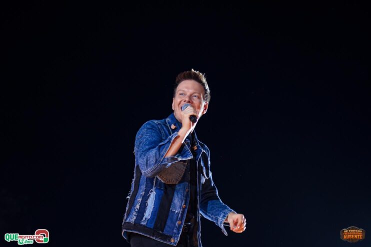 Michel Teló leva público ao delírio na terceira noite da 28ª Festa do Freigasparense Ausente 323