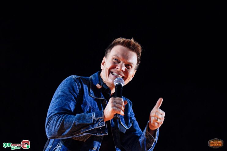 Michel Teló leva público ao delírio na terceira noite da 28ª Festa do Freigasparense Ausente 329